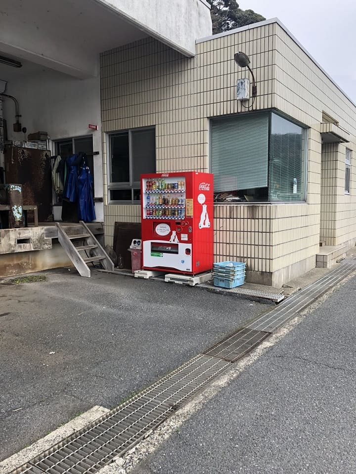 伊根漁港（京都・伊根）の釣り場情報│丹後エリア　伊根漁港の設備　自動販売機