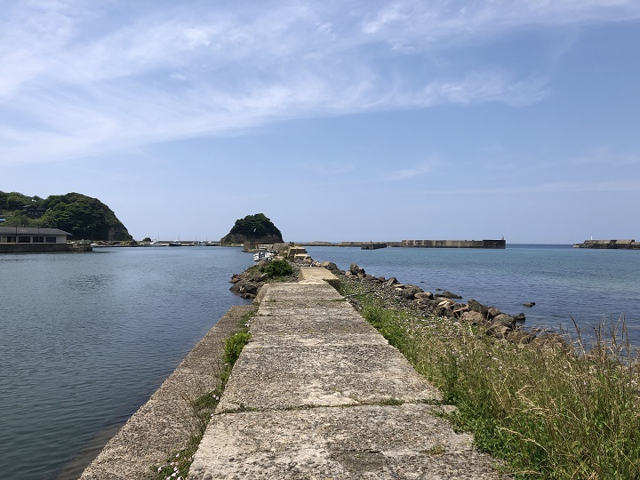 浅茂川漁港（京都・京丹後）の釣り場情報　河口沿い小波止